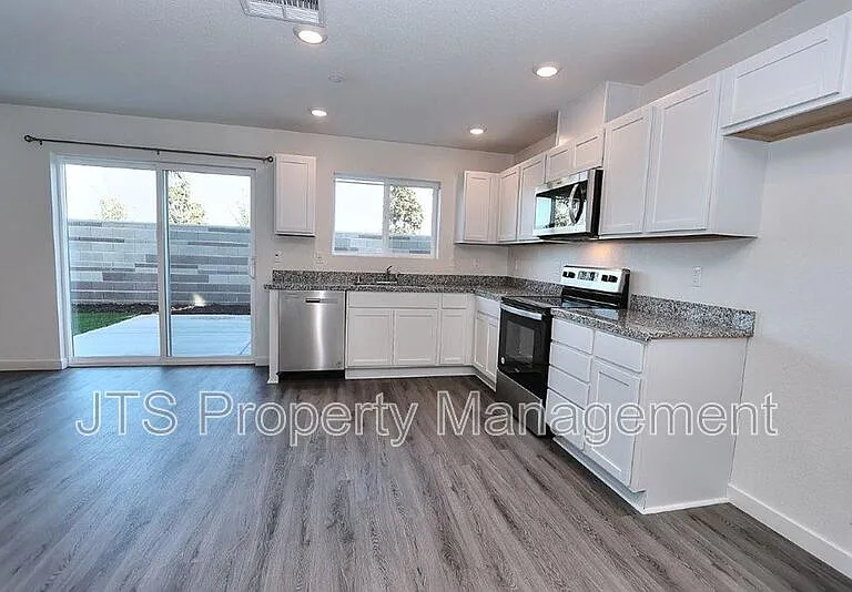2097 Shady Tree Cir — Photo 16