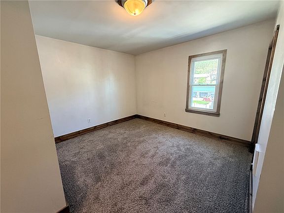 5th image of 1411 Orr Ave