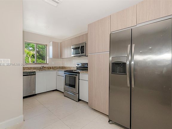 2nd image of 815 NW 3rd Ave #0