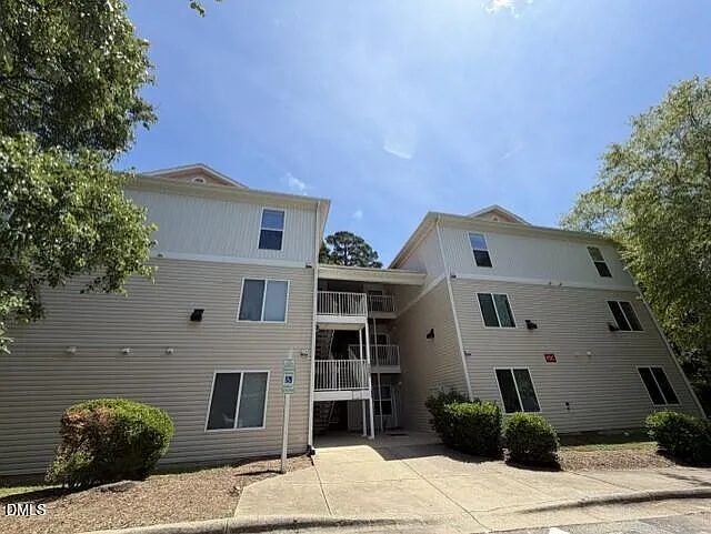 4 bed, 4.0 bath, 1224 sqft, $1,900 — Photo 2