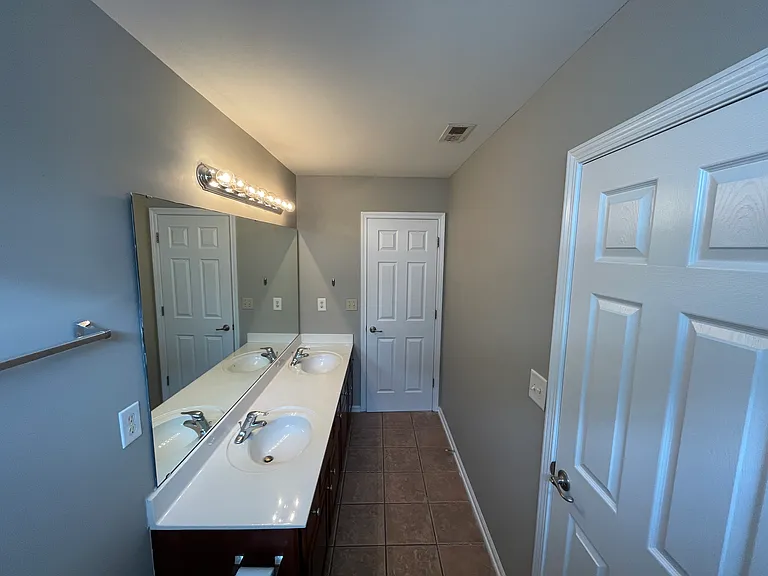 2nd bath room