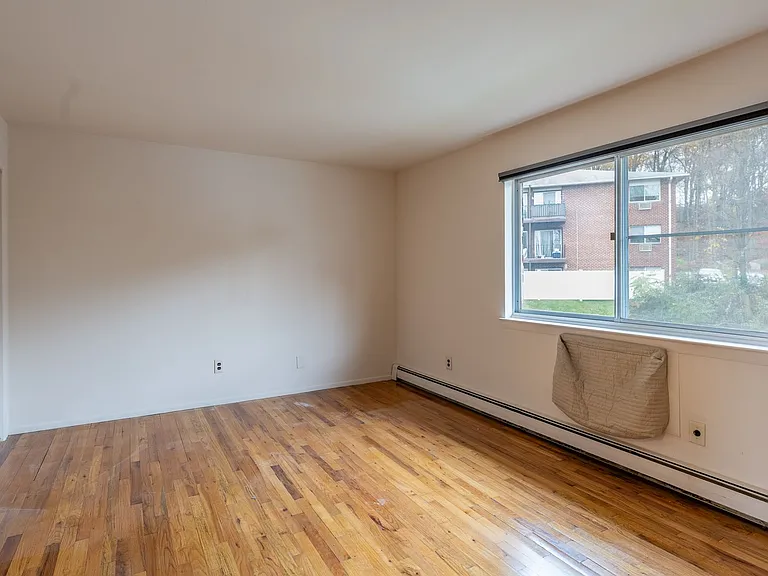 Parkside Apartments at Croton On Hudson — Photo 2