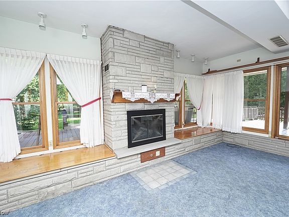 4th image of 1332 Sackett Ave
