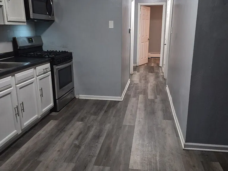 2101 Williamsburg Dr #202 — Photo 2