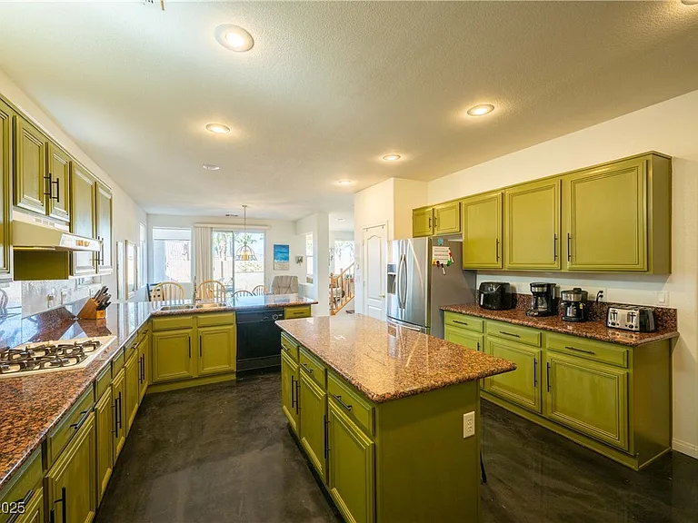 359 Hoskins Ct — Photo 11