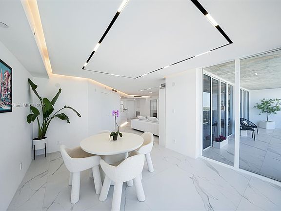 5th image of 1900 Sunset Harbour Dr #2211