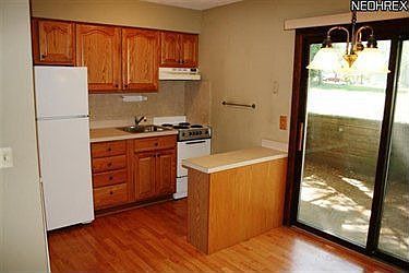 3rd image of 139 Burlington Oval Dr