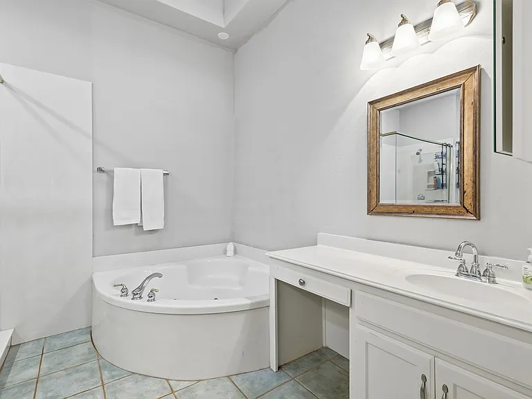 8602 Timber Crest Ct — Photo 22