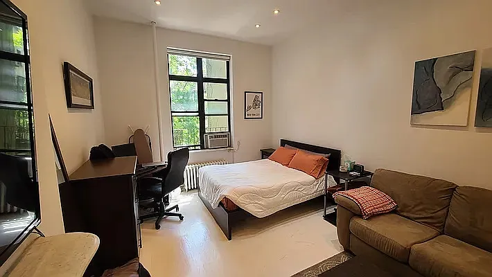 Rented by R New York | media 12