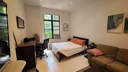 Rented by R New York