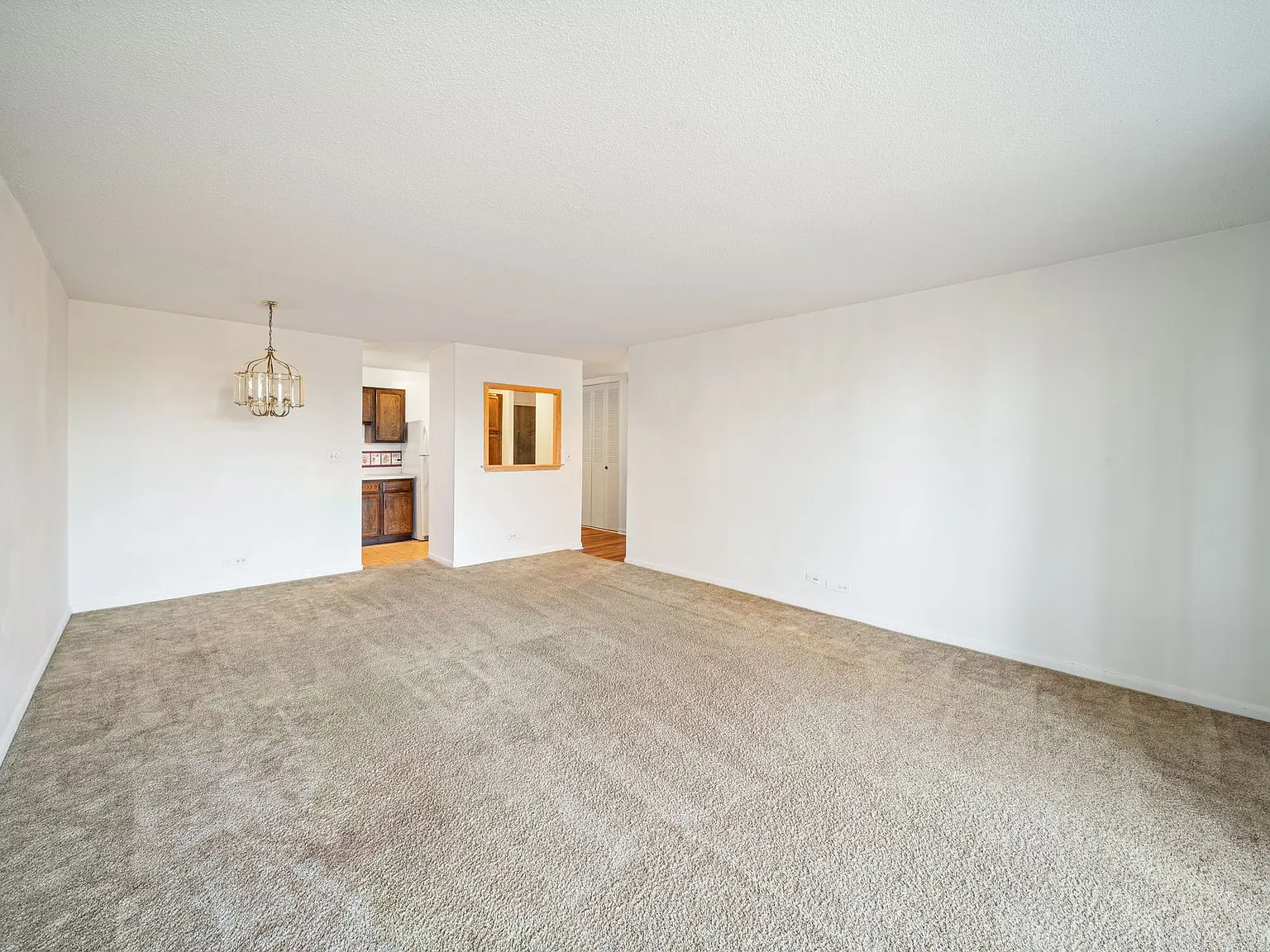 2200 S Stewart Ave — Photo 3