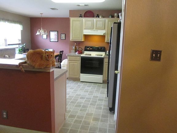 3rd image of 6911 Meadow Bend Dr