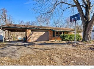 2812 Paula Ln, High Ridge, MO 63049