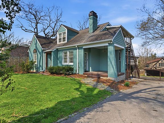 2nd image of 1002 Sutton Hill Rd