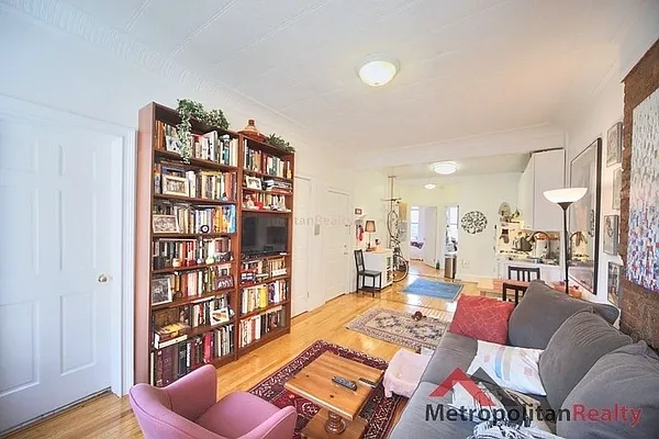 Rented by Metropolitan Realty | media 15