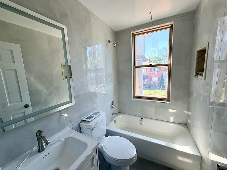 341 Grosvenor Ave #2 — Photo 14