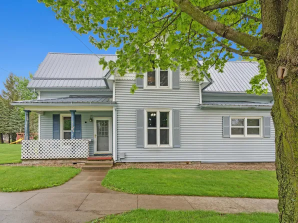 110 Locust St, Strawberry Point, IA 52076