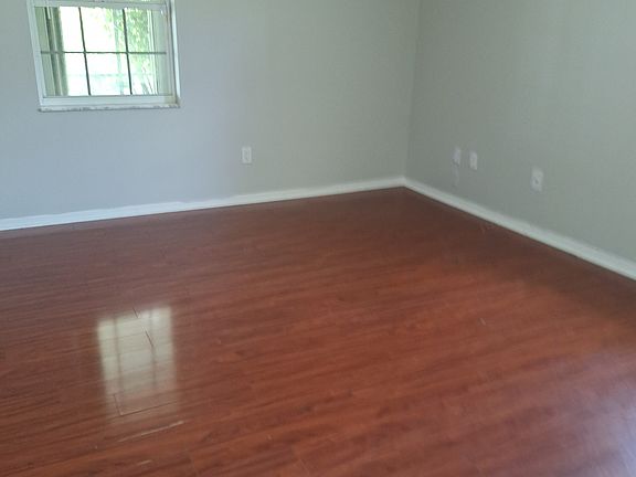 3rd image of 2811 SE Eagle Dr