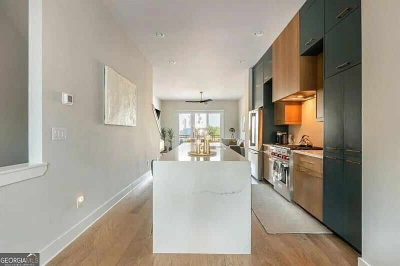 3 bed, 2.5 bath, 1867 sqft, $6,500 — Photo 4