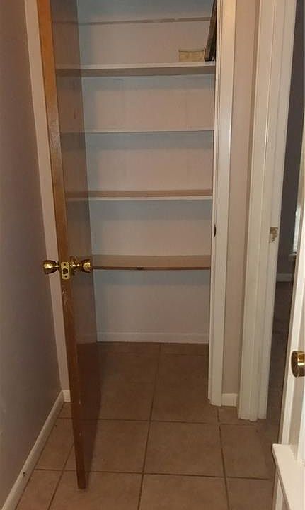 2nd image of 909 Wedgewood Cir