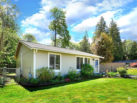 3rd image of 7538 Buckthorn Drive NE
