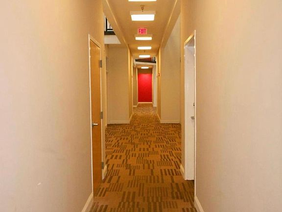 2nd image of 1414 W Marshall St #U302