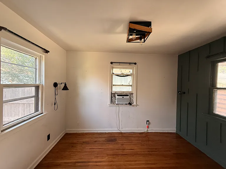 235 S Vine St — Photo 17