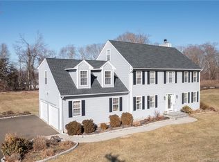 77 Summer Ln, North Haven, CT 06473