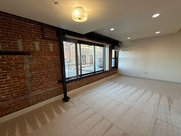 4th image of 160 Liberty St NE #203
