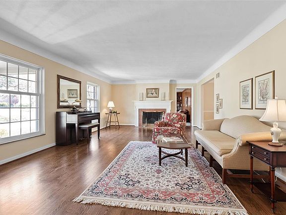 5th image of 7416 Granbury Cir