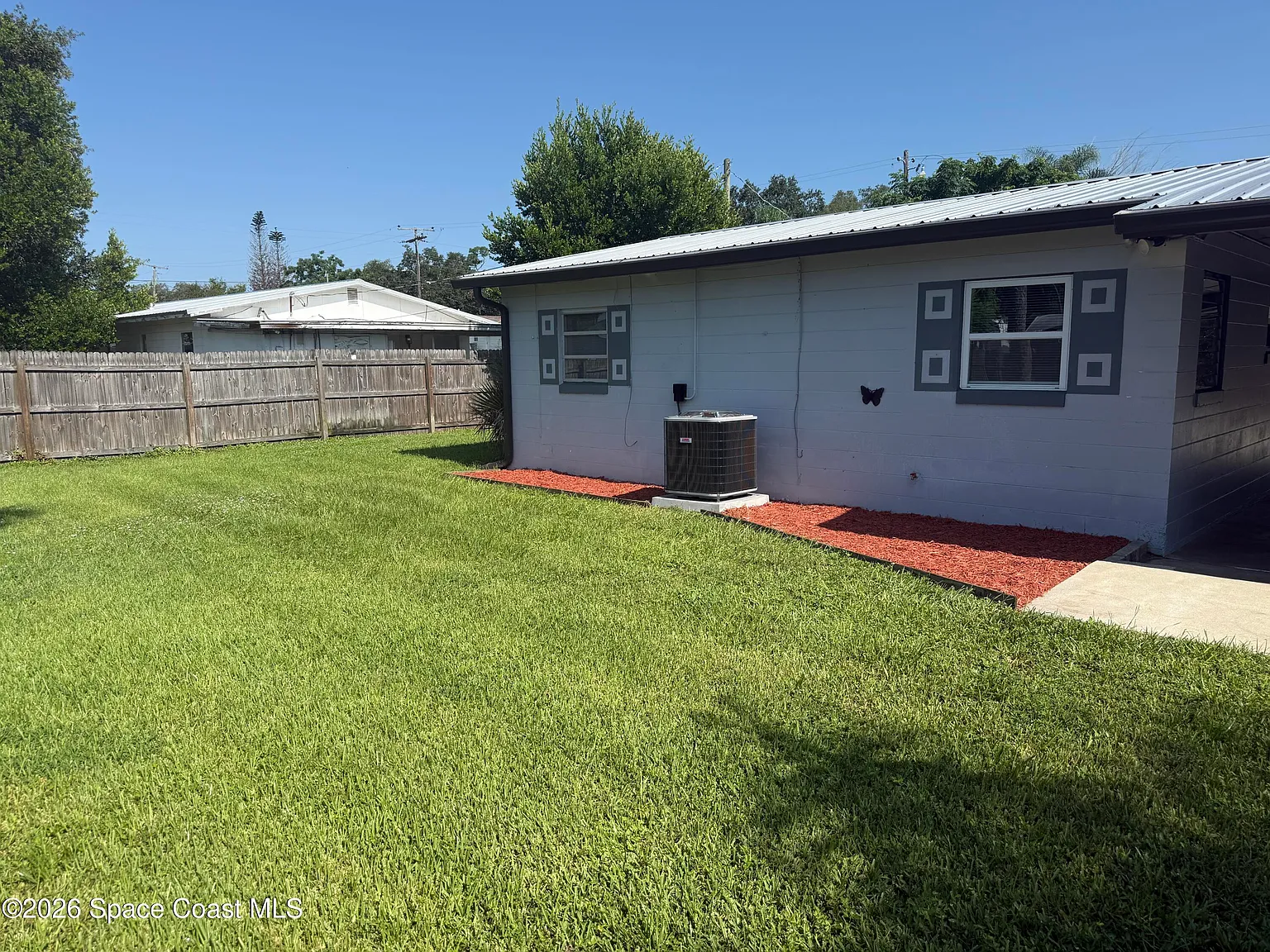 2 bed, 1.0 bath, 1400 sqft, $1,400 — Photo 2