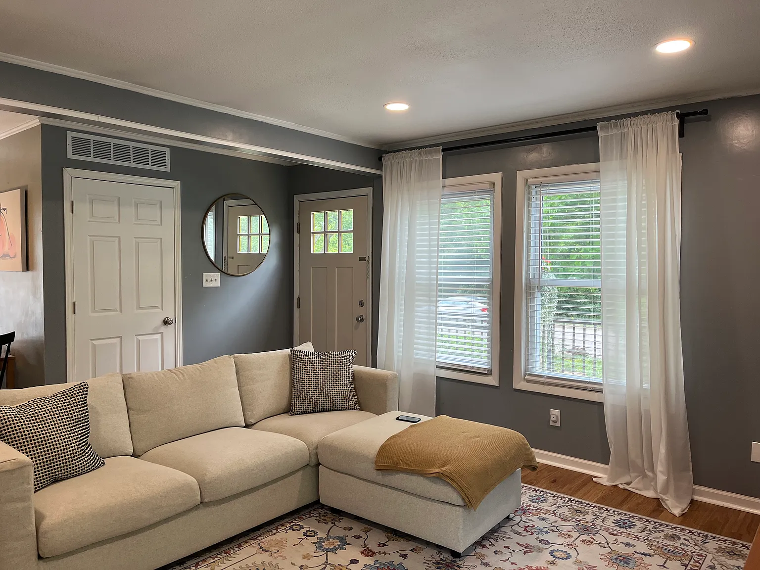 3 bed, 1.5 bath, 960 sqft, $2,700 — Photo 3
