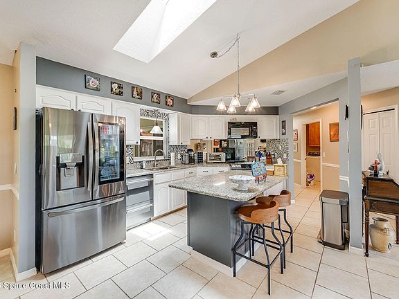 2nd image of 2626 Nobility Ave