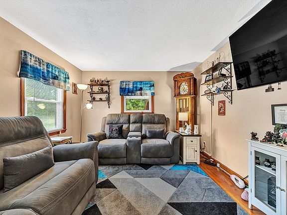 4th image of 136 Mayberry Cir