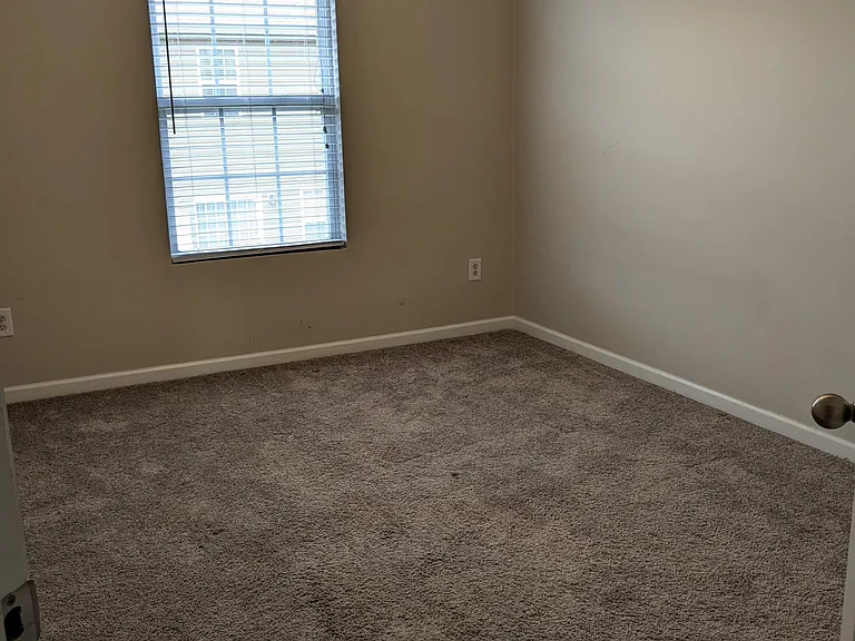1058 Ashmore Dr — Photo 19