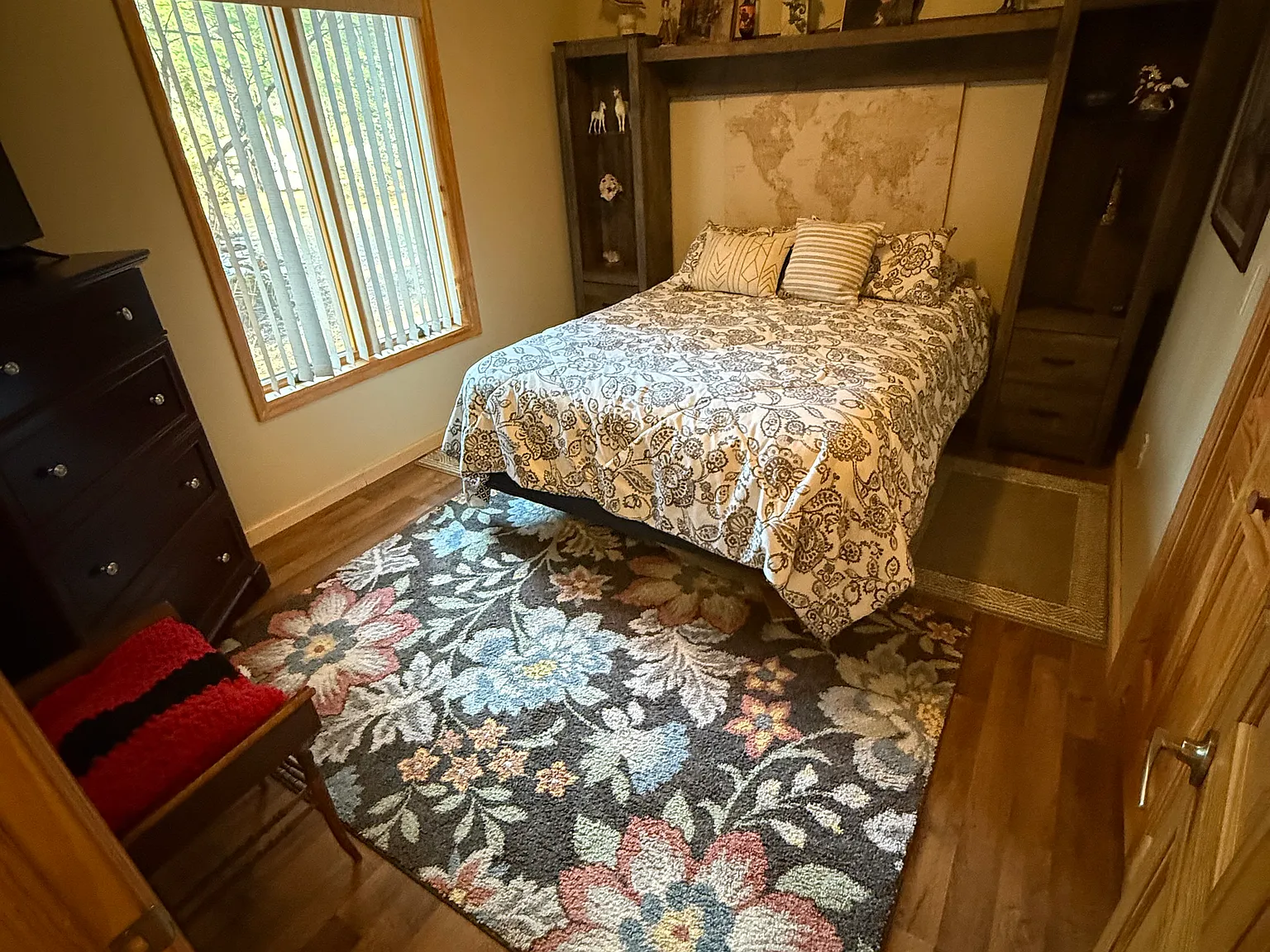 1 bed, 950 sqft, $1,800 — Photo 3