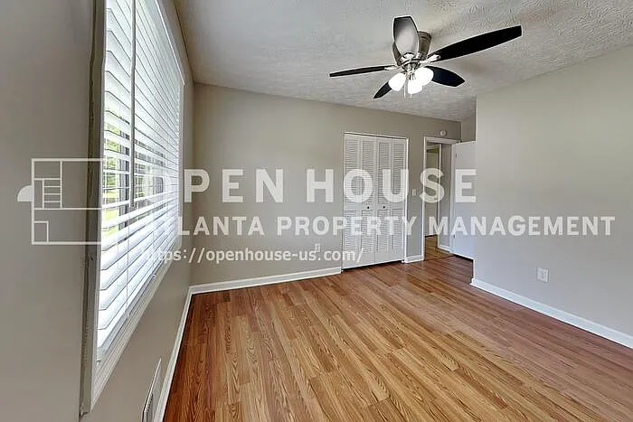 151 Castleair Dr NE — Photo 12