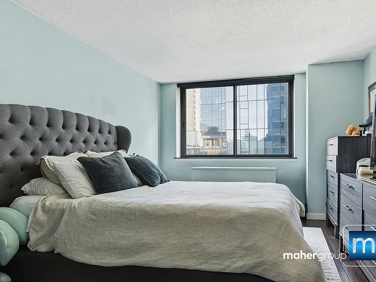 280 Park Ave S #14J — Photo 8