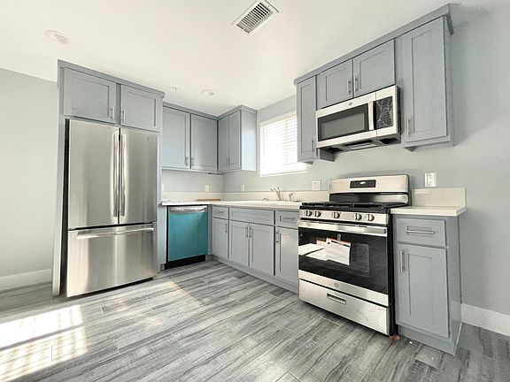 4th image of 958 S Breed St #1/2