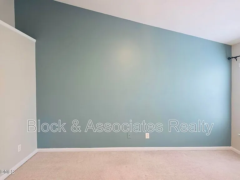 124 Braeside Ct — Photo 3