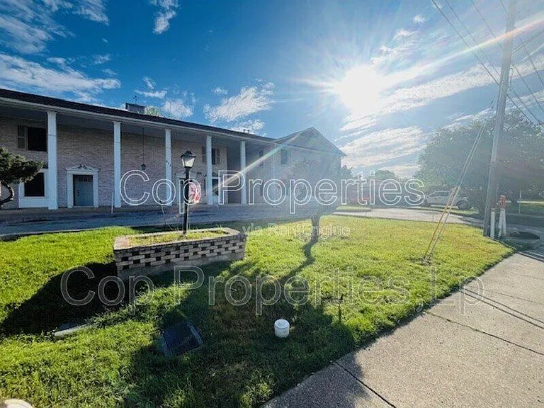 811 Jackson Keller Rd #3 — Photo 22