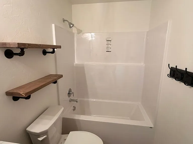 218 W Nevada St — Photo 12