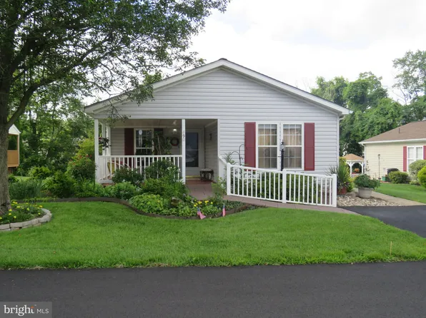 490 Goldenrod Xing W, New Hope, PA 18938