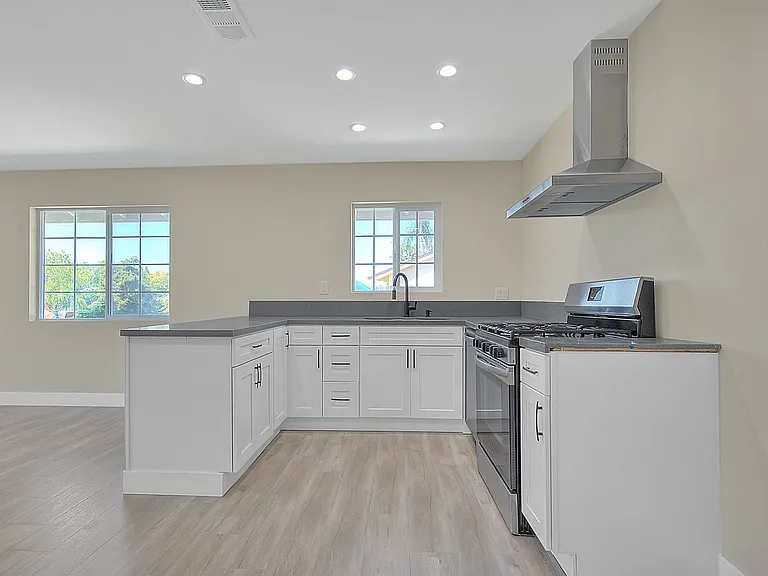 340 W Caroline Ct #A — Photo 3