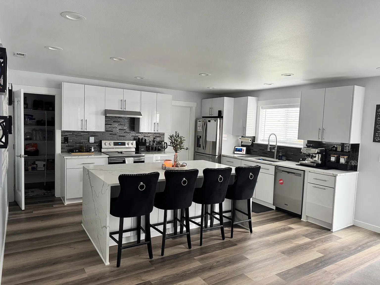 3 bed, 1930 sqft, $4,000 — Photo 3