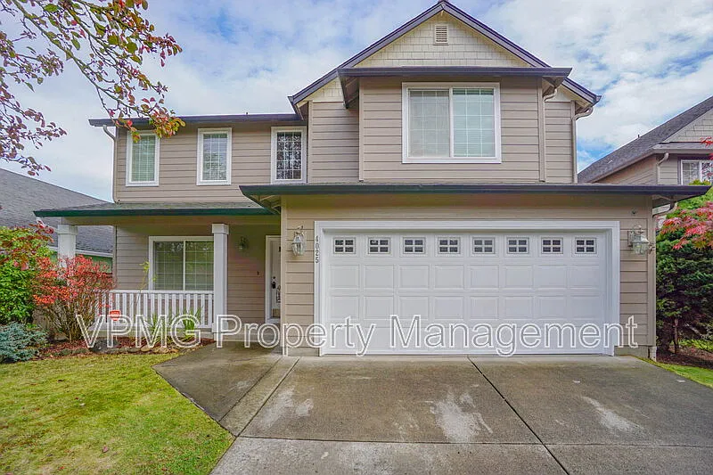 4 bed, 2.5 bath, 2595 sqft, $2,995 — Photo 2