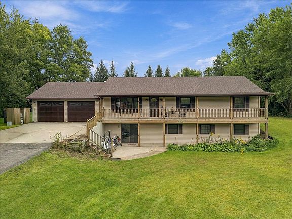 2nd image of 208 Willow Ln
