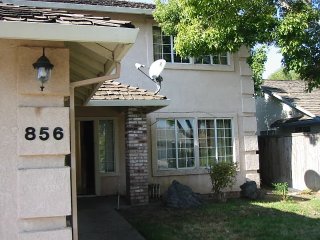 3 bed, 2.5 bath, 1849 sqft, $2,550 — Photo 2