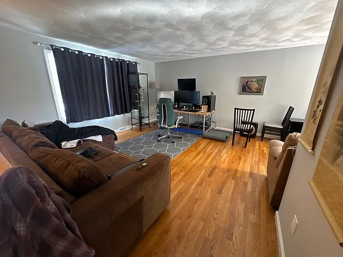1 Sandra Ave — Photo 6