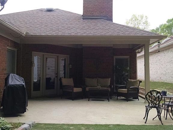 Privte patio overlooks woods